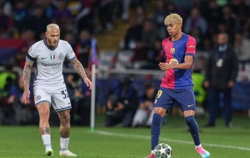 巴萨新王欧冠跑动还不如姆巴佩，弗里克为何纵容天才“养生”？