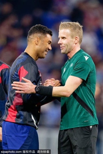 曼联欧联杯四分之一决赛:红魔的惊天逆转与狼队的遗憾