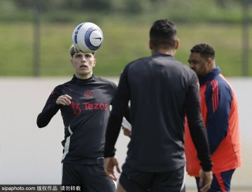 4500万欧！曼联新星加纳乔真要走？滕哈格携四豪门哄抢，红魔打的什么算盘？