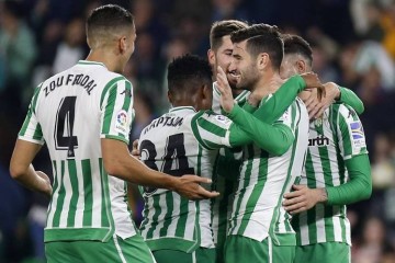 西甲收官战:贝蒂斯主场冲胜,瓦伦西亚全力一搏