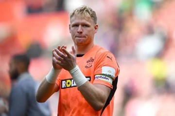 纽卡斯尔正运作前阿森纳门将转会事宜,埃迪豪急需旧部解燃眉之急