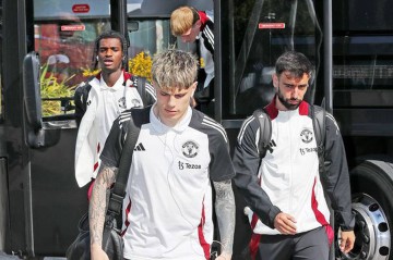 曼联公布客战切尔西大名单,小妖复出替代约罗!阿莫林将用全主力