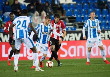 西甲焦点战:奥萨苏纳 VS 塞维利亚,状态与战术的激烈碰撞