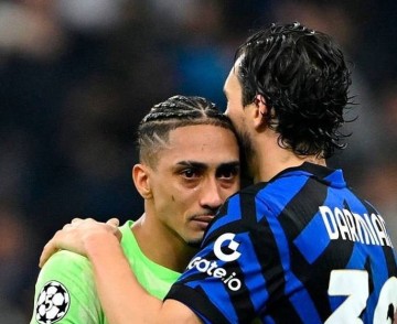 32球22助攻!巴萨无缘决赛,头号射手泪洒梅阿查,拉菲尼亚金球悬了