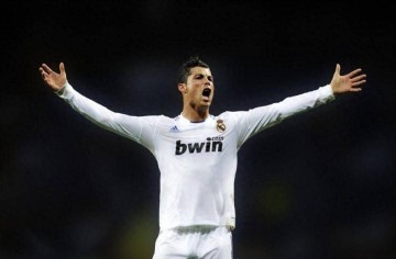 莱万欧冠淘汰赛34球，并列第三，C罗断崖式第一，那梅西表现如何？