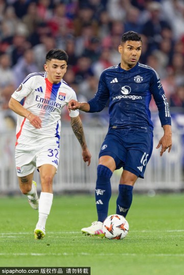 曼联主帅阿莫林手缠绷带引发关注:从愤怒砸电视到欧联决赛的逆袭