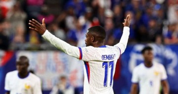 法国队金球巨星缺席训练，德尚变阵应对挑战，姆巴佩再获重用