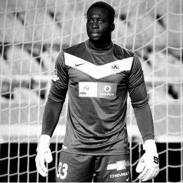 前富勒姆门将米德因中风脑出血致长期昏迷,最终不幸去世年仅37岁