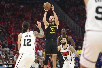 勇士抢七胜火箭晋级半决赛!库里22+10+7希尔德33分