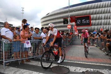 欧联决赛球场圣马梅斯的故事——每个队长，都要向他献上一束花！