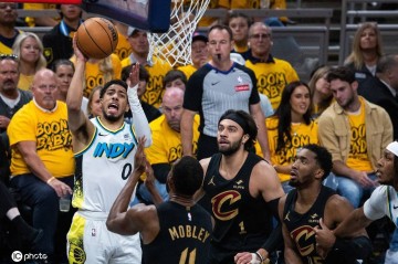 残暴!步行者半场三分18中12 领先骑士41分