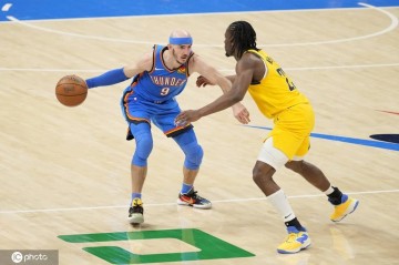 雷霆两替补三分球合计16中9 五位先发合计17中4