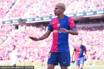 赛季四杀!西甲-姆巴佩戴帽拉菲2球 巴萨4-3皇马7分领跑