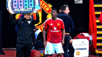 阿莫林欲改造曼联新帝星!B费留队恐影响中场重建,沙特争抢其心仪铁腰