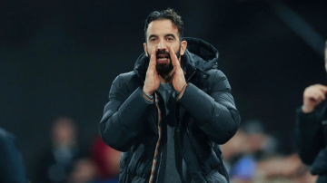 6800万镑豪赌！曼联“双锋谜局”：买埃泽真能终结水货魔咒？