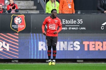 队报:勒沃库森和纽卡斯尔有意卡里姆恩多,本赛季法甲打进17球