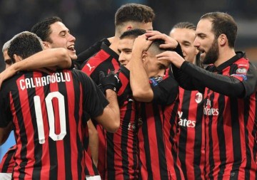 米兰冲击欧联VS博洛尼亚死守欧冠!这场意甲比争冠还刺激!