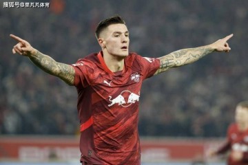 22岁高中锋是曼联9号位首选:君子协定助力购买,纽卡也在抢购他