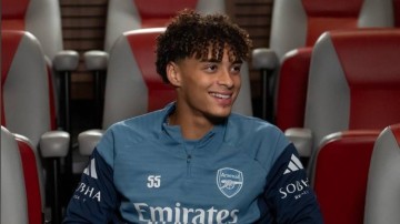 官方：17岁马塞尔-华盛顿与阿森纳签订职业合同，他是伯特兰之子