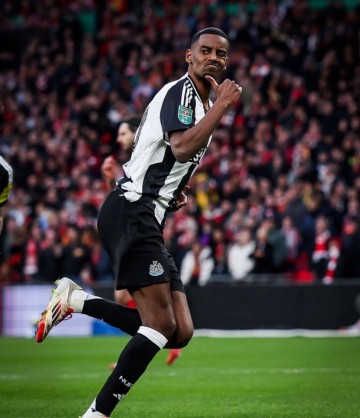 争分夺秒的决战时刻：纽卡斯尔迎战切尔西，争夺欧冠门票关键一战