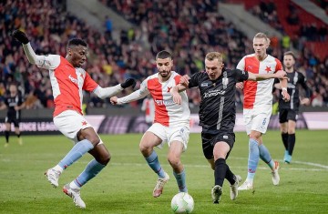 斯图加特杯赛重心，帕福斯状态亮眼，贝尔格莱德红星上半场进攻激进