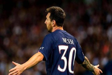 大巴黎欧冠捧杯后,姆巴佩、内马尔先后送祝贺,梅西却一直沉默!