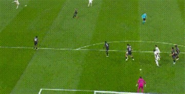 进球越位，点球被撤！皇马26岁巨星4场无进球，大巴黎夺冠—他成笑柄