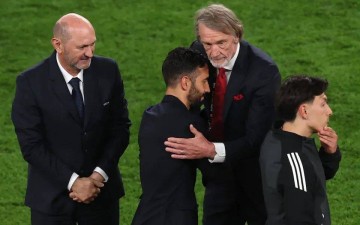 拉爵力挺阿莫林复兴曼联原因曝光!豪掷亿金买前锋,管理层再变革