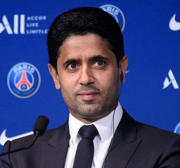 巴黎主席纳赛尔笑逐颜开，心怀大志迈向辉煌的未来