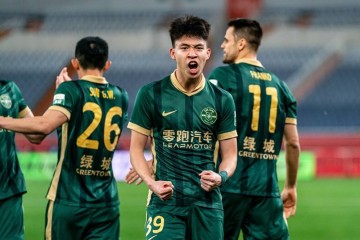 西班牙老帅爆料：国足18岁新星被曼城看中，留洋剑指五大联赛！