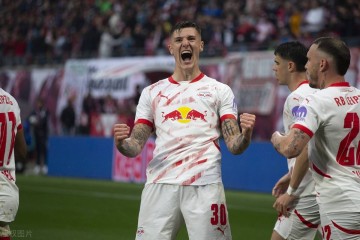 凯恩魔咒继续！拜仁读秒丢冠背后暗藏玄机：德甲11连冠稳了？