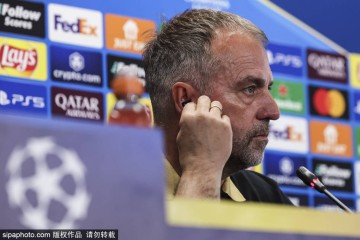 欧冠半决赛巴萨遭绝杀，弗里克更衣室激情演讲：从失利到蜕变的关键时刻深度解读