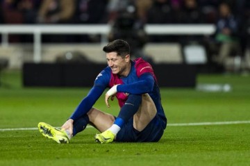 记者：莱万可能无法参加国王杯决赛，甚至出战欧冠半决赛也存疑