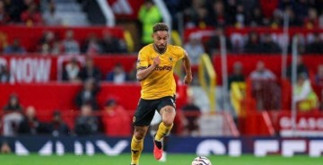 记者:库尼亚对加盟曼联持开放态度,能否参加欧冠不是决定性因素