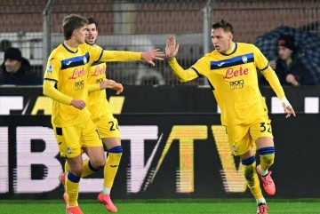 曼联准备出手,重金引进意甲双星,超级中场与26球神锋都在目标之内