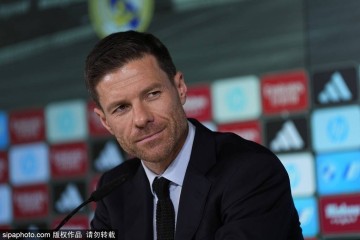 德甲教练圈地震！曝滕哈赫执教勒沃库森，皇马喜提阿隆索！