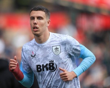 罗马诺:艾斯特福与伯恩利达成续约,新合同有效期至2030年6月