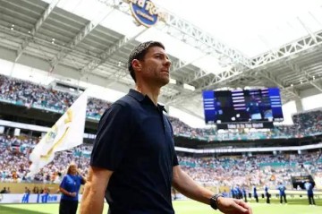 皇马夏窗疯狂烧钱！曝1.45亿双星离队，锁定1.3亿后腰+两大强援！