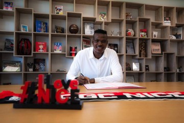 官方:19岁曼城中卫朱马-巴租借加盟尼斯,为期一年