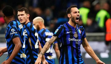 恰尔汗奥卢渴望加盟加拉塔萨雷 土超豪门未能满足国米要价