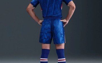 切尔西新球衣泄露：采用传统蓝色设计，配有不规则图形和图案印花