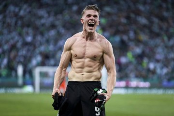 队报：巴黎主帅恩里克无意引进约克雷斯，曼联还在大力追求