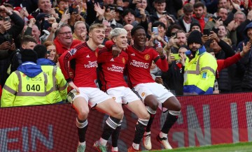 曼联0-1热刺：阿莫林输掉关键战，曼联复兴长路漫漫