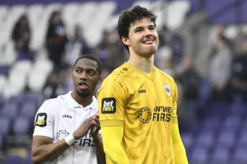 英媒:曼联正加紧推进安特卫普门将森纳-拉门斯的转会