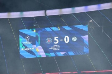 50岁大叔看台痛哭!国米欧冠耻辱0-5惨案 3年2亚 悲催1年拿3亚军