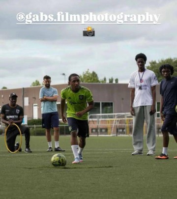 法甲天才前锋穿曼联球衣踢球，标价5000万！红魔或免费签英超空霸