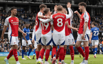 足坛烽火：豪门激战，谁主沉浮？