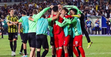 中亚黑马海拉提历史性晋级欧冠正赛 21岁门将封神