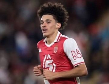 曼联将与曼城争夺法甲边锋“巴黎圣日耳曼目标”