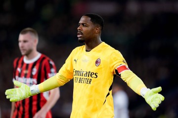 队报:切尔西希望尽快签下迈尼昂,甚至考虑带其参加世俱杯